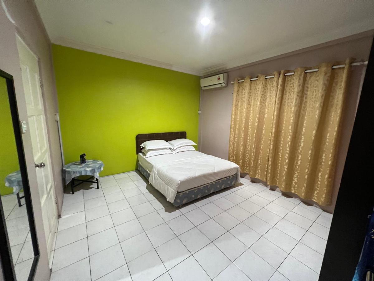 Hanif Homestay Кучінг Екстер'єр фото