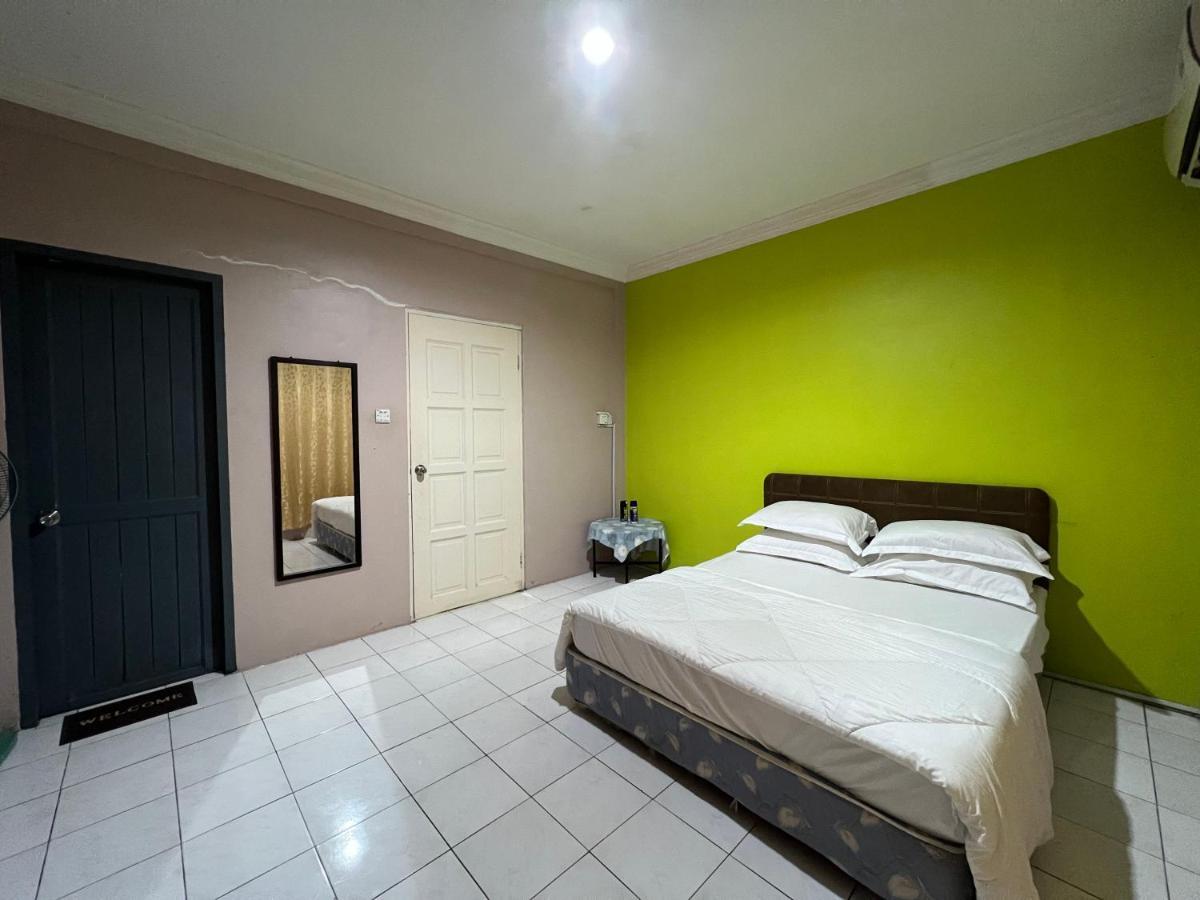 Hanif Homestay Кучінг Екстер'єр фото