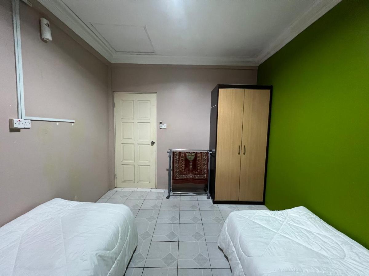 Hanif Homestay Кучінг Екстер'єр фото