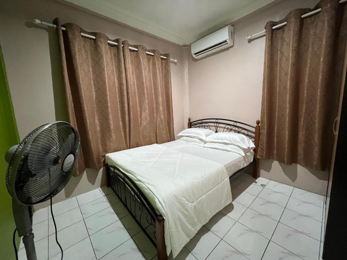 Hanif Homestay Кучінг Екстер'єр фото