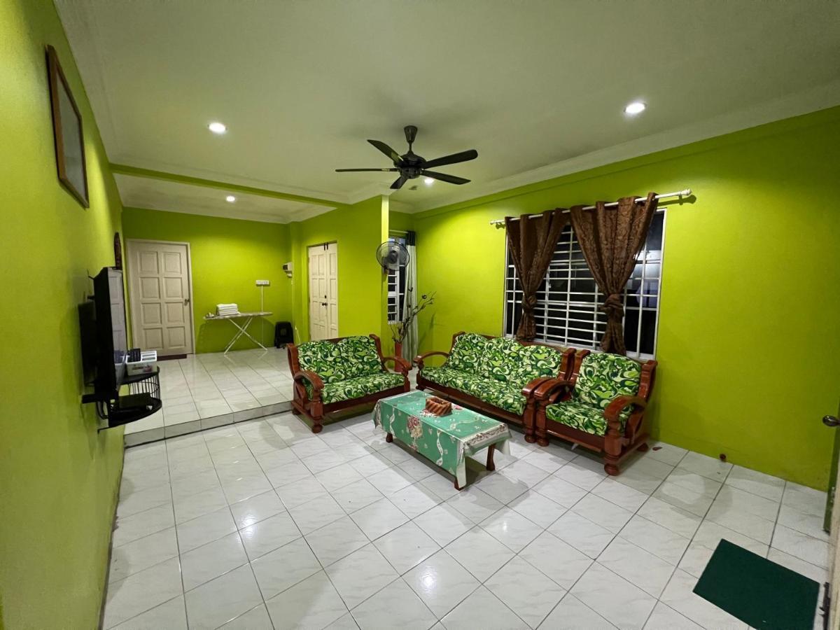 Hanif Homestay Кучінг Екстер'єр фото
