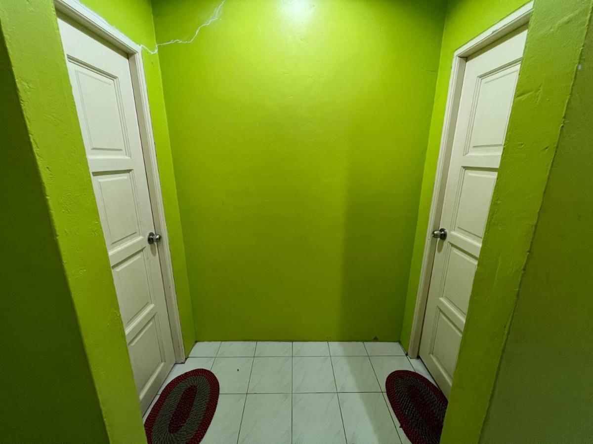 Hanif Homestay Кучінг Екстер'єр фото